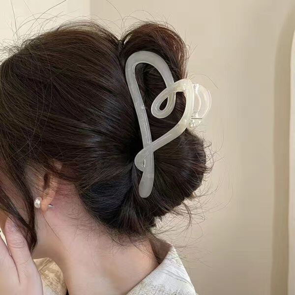 O1CN014LcCs62FUvai4P2uy_2211406438884-0-cib Wholesale Love Hair Large Shark Clip