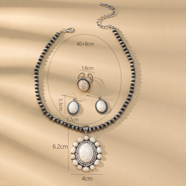 Wholesale Round Flower Turquoise Pendant Necklaces