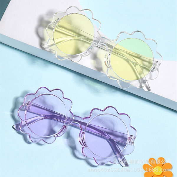 O1CN014TVsoZ1hEG7jObB7t_2212400274245-0-cib Wholesale Cute Flower Kids PC Sunglasses