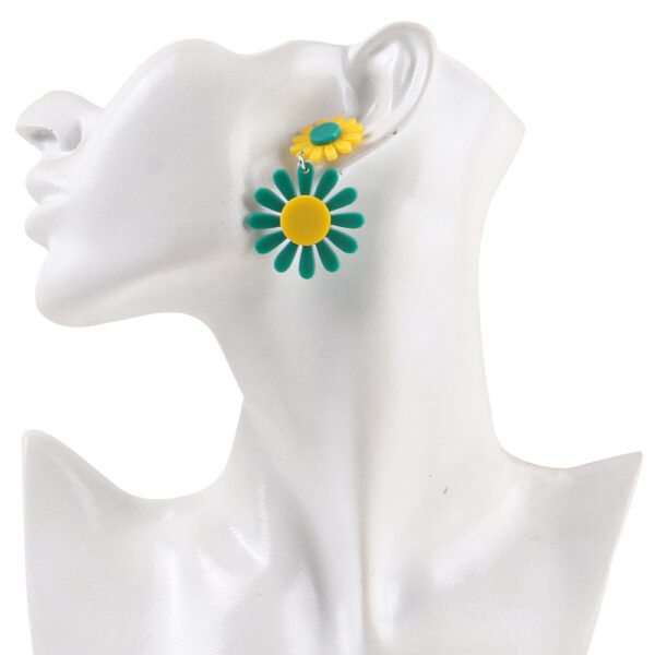 O1CN014XGI3V27ScVj4x6Za_3843297796-0-cib Wholesale Bohemian Daisy Acrylic Earrings