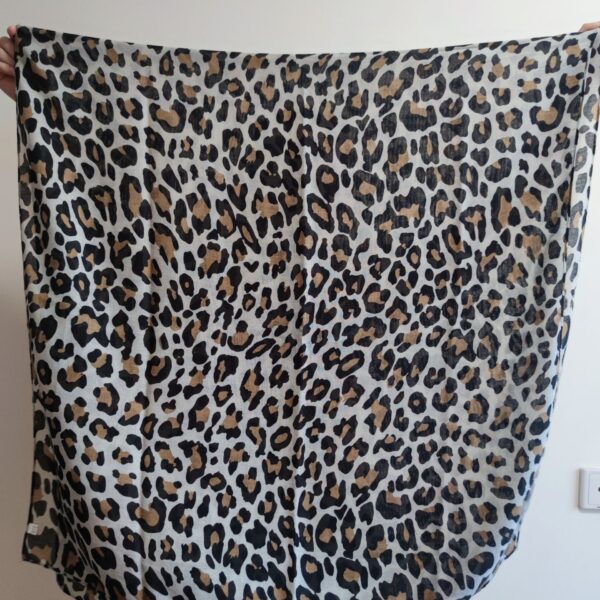 Wholesale Leopard Print Yarn Print Scarf