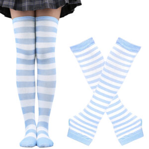 Hands and feet/sky blue and white 32 / All yards