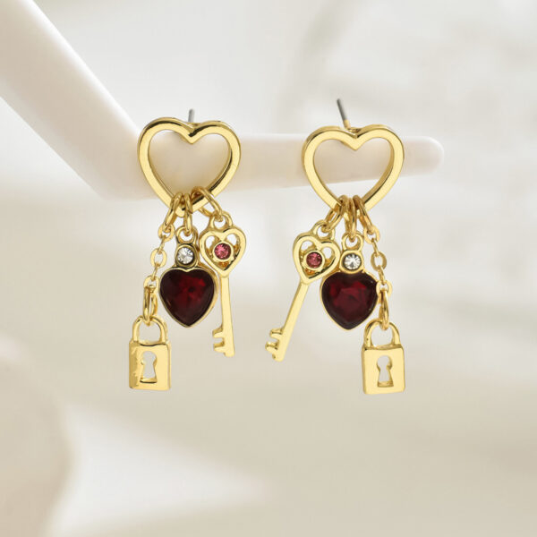 O1CN014pqyNb1TX7xa9ABHu_2208880022391-0-cib Wholesale Minimalist Light Luxury Style Heart Set Diamond Lock Shaped Fashionable High-end Earrings