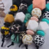 O1CN014sXxTF1NrNe5yW9gY_2214899881623-0-cib-1 Wholesale Silicone Leopard Beaded Keychain