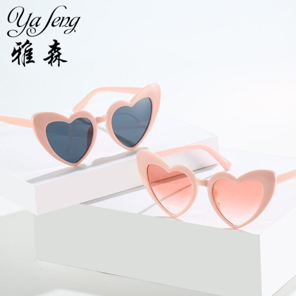O1CN014tur5y1PWtBuLjEbp_2206902851849-0-cib Wholesale Heart Party PC Sunglasses