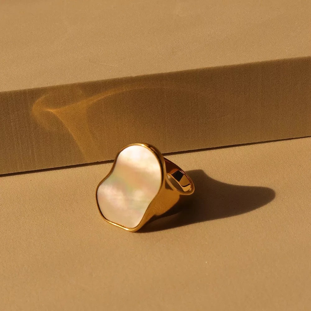 Wholesale 18k Real Gold Plating Freshwater Shell Titanium Steel Ring