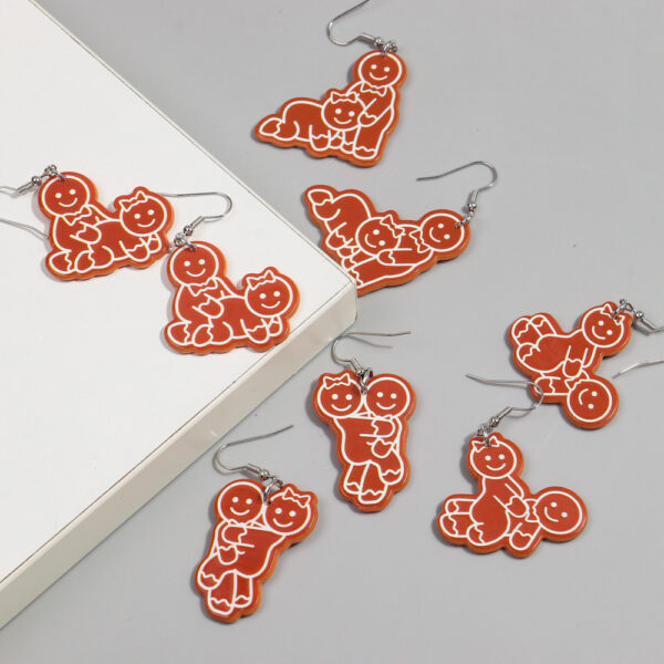 O1CN015JQE0027Scce8FBhl_3843297796-0-cib Wholesale Christmas Funny Round Cookie Man Acrylic Earrings