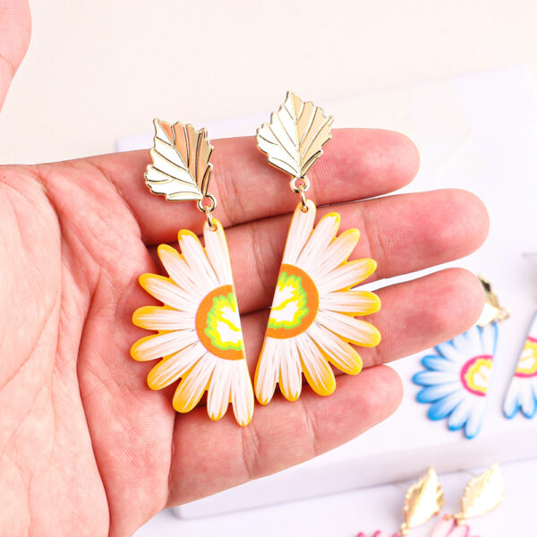 O1CN015aWAnE27ScV4XzjjU_3843297796-0-cib Wholesale Small Chrysanthemum Acrylic Earrings