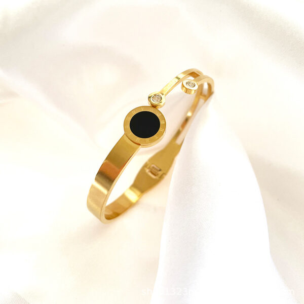 O1CN015crKbE2H7E8qkjWAo_2211525629103-0-cib Wholesale Disc Geometric Hollow Diamond Bracelet Stainless Steel 18K Gold Plated Bracelet