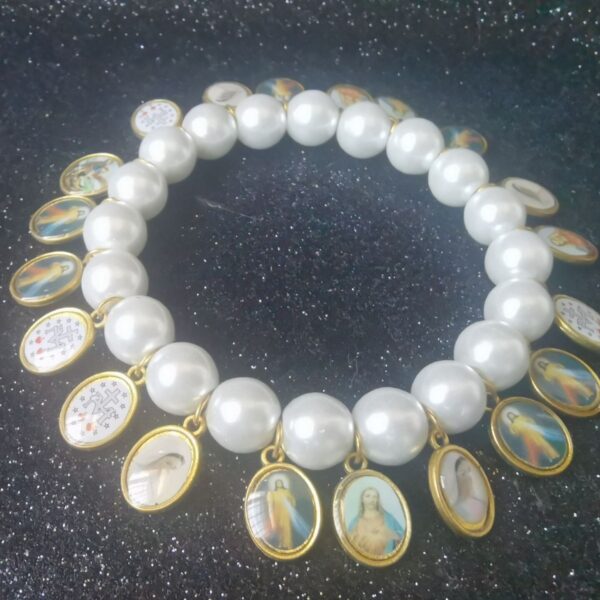 O1CN015f1pYc23OiqI79rkN_3687567246-0-cib Wholesale Cross Holy Medal Decorated Imitation Pearl Bracelet