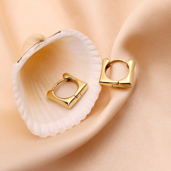 Wholesale Stainless Steel 18K Gold Simple Geometric Earrings Women's Small Mini Earrings