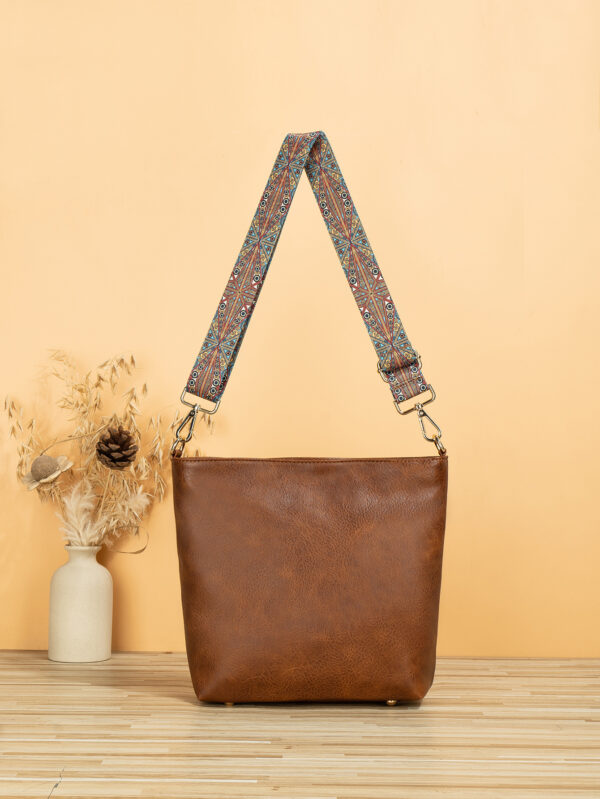 Wholesale of Large Capacity Retro Wide Shoulder Straps, Soft Leather Crossbody Shoulder Bags