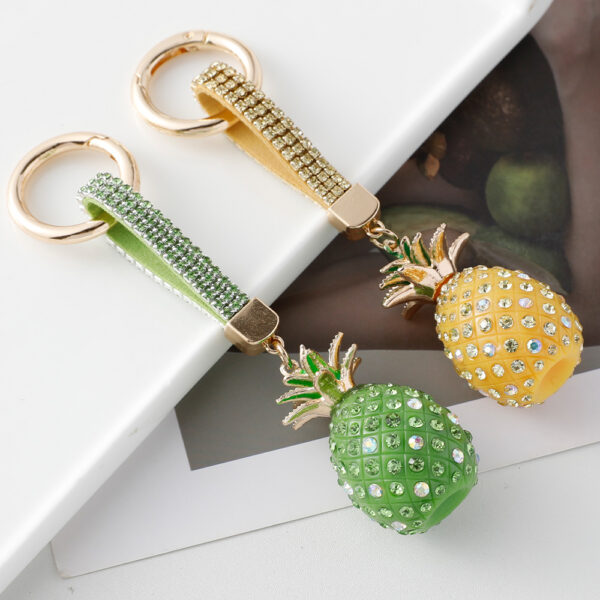 Wholesale Creative Cute Diamond-encrusted Alloy Rhinestone Three-dimensional Pineapple Keychain