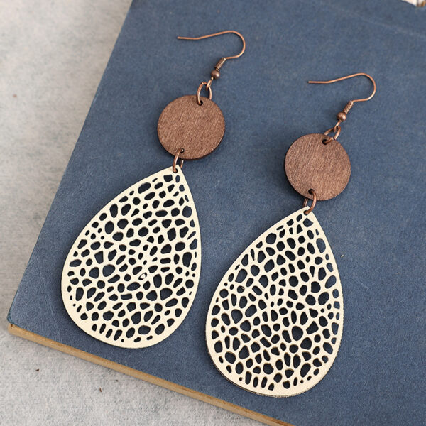 O1CN016TalBv1qyMbNbbE5q_2206372095564-0-cib Wholesale Vintage Hollow Spider Web Spliced Wood Chip Leather Earrings