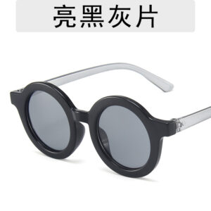 Figure / Bright Black Gray