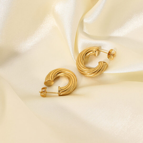 O1CN016v5zwj2Ela85x2D8a_2210913638785-0-cib-2 Wholesale 18K Gold Plated Stainless Steel Twisted Earrings