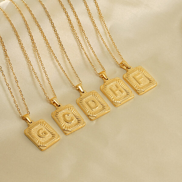 O1CN0174La9s1tSFYuLMY7I_2211833655900-0-cib Wholesale Brand Letter Pendant Gold Plated Necklaces