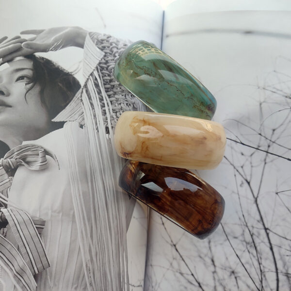 Wholesale Vintage Stone Pattern Acrylic Bracelet