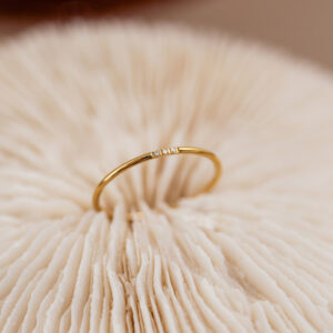 Gold ultra-fine three-diamond ring / 6.