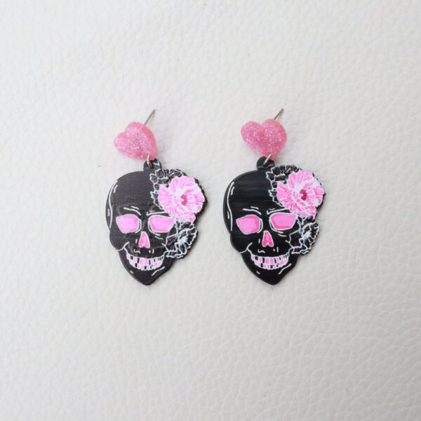O1CN0199erfp1tTALWfhQMv_2207988525902-0-cib Wholesale Acrylic Pink Skull Earrings Engraved Graffiti Heart