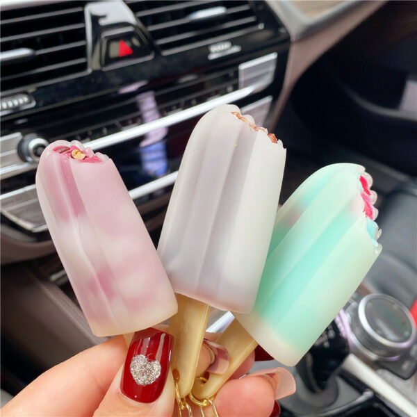 O1CN019DFVdM2LeRP3xQs7W_2208679649717-0-cib Wholesale Creative Ice Skin Flow Heart Ice Cream Keychains