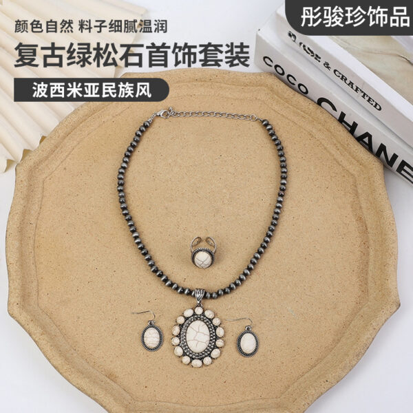 Wholesale Round Flower Turquoise Pendant Necklaces