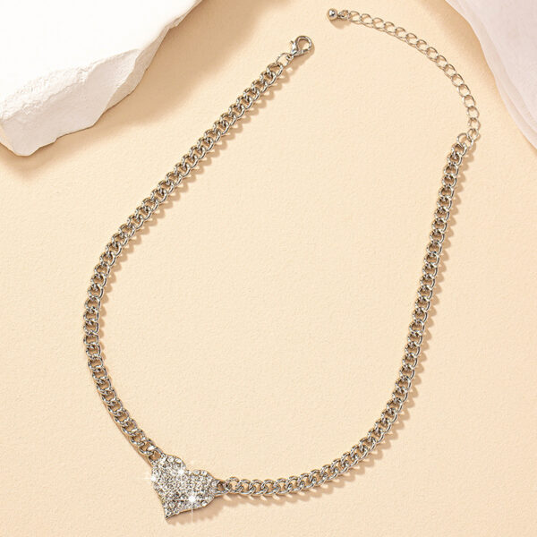 O1CN019w3lFj2GlheCkhwkf_2208966519056-0-cib Wholesale Full Diamond Retro Heart Shaped Necklace Collarbone Chain