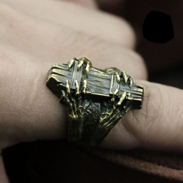 O1CN01ASdf6D1de81xOLtu0_2249443760-0-cib Wholesale Alloy Coffin Ghost Claw Vampire Ring