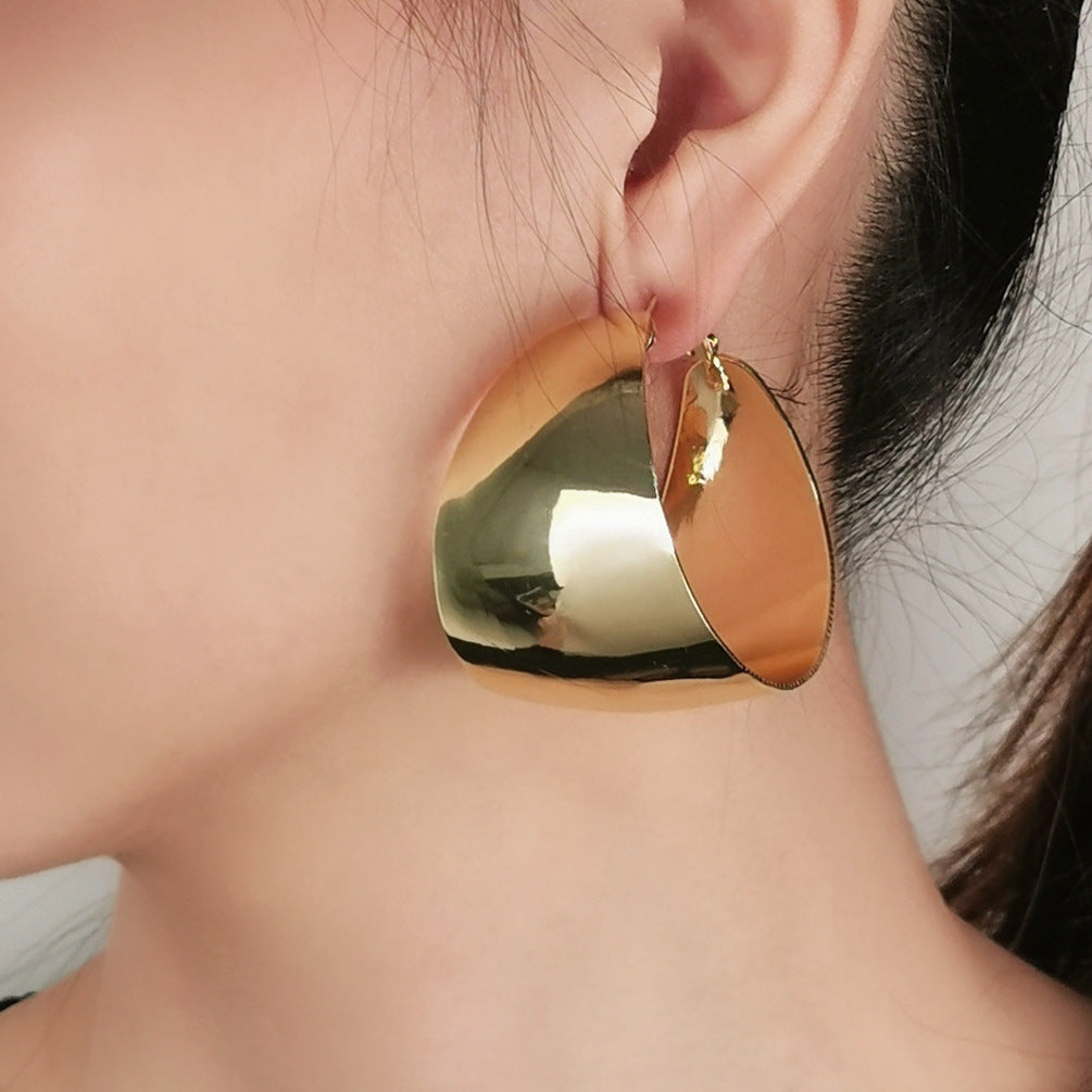 Wholesale Circle Exaerated Alloy Earrings