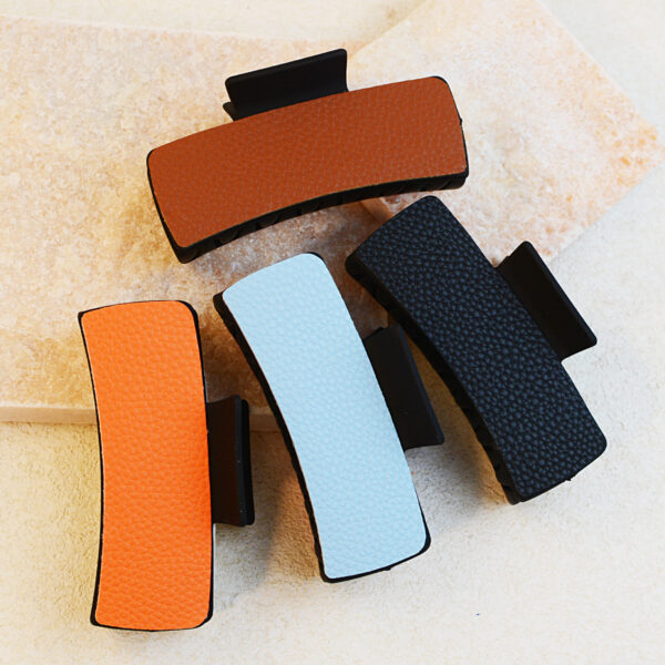 O1CN01AzBbMy2HKyAqWHRhh_3294559133-0-cib Wholesale Solid Color Leather Hairpin Shark Clip