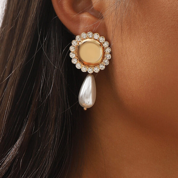 O1CN01BAslt21X6nds2pVdV_1768642875-0-cib Wholesale Vintage Literary Drop-shaped Pearl Earrings