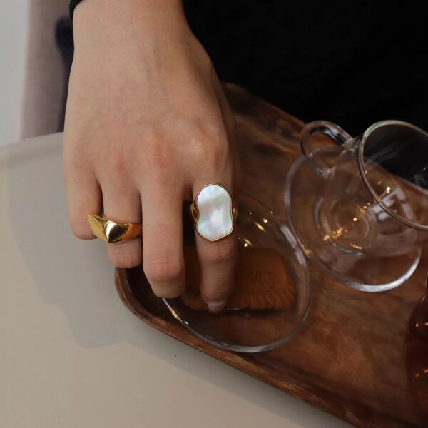 Wholesale 18k Real Gold Plating Freshwater Shell Titanium Steel Ring