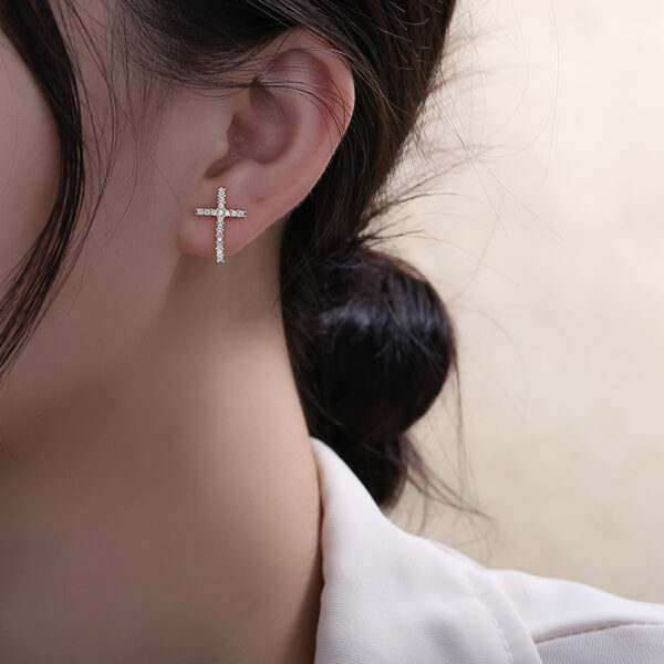 Wholesale Zircon Heart-shaped Simple Cross Copper Stud Earrings