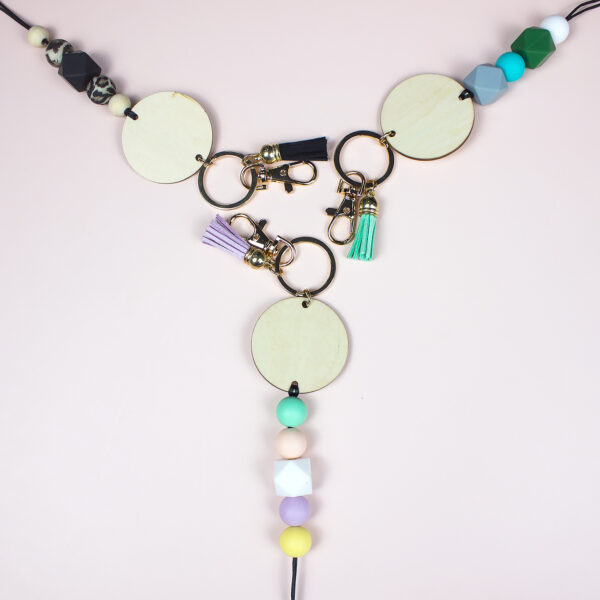 O1CN01Bbc3su2HAtGQaRxoE_2204163699111-0-cib Wholesale Silicone Beaded Wooden Sign Acrylic Lanyard Keychain