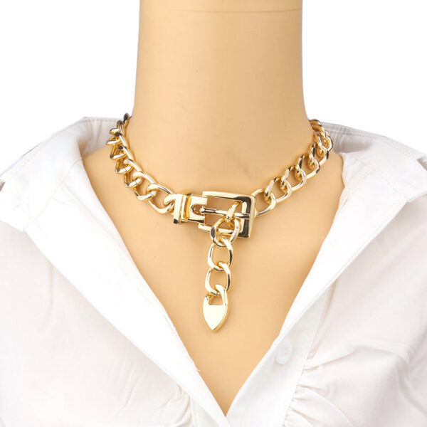 Wholesale Thick Chain Buckle Clavicle Necklace