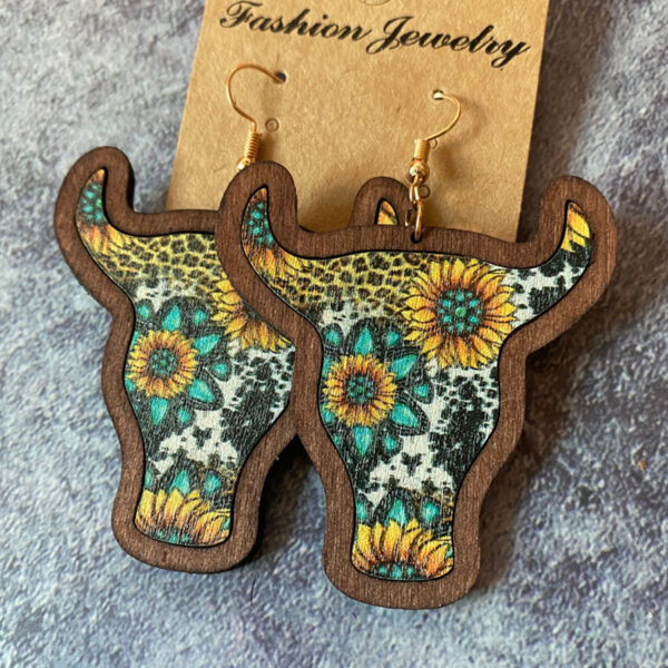 O1CN01BsLPog1zp30hfgLK0_2215459036762-0-cib Wholesale Western Vintage Bull Head Inlaid Wooden Earrings