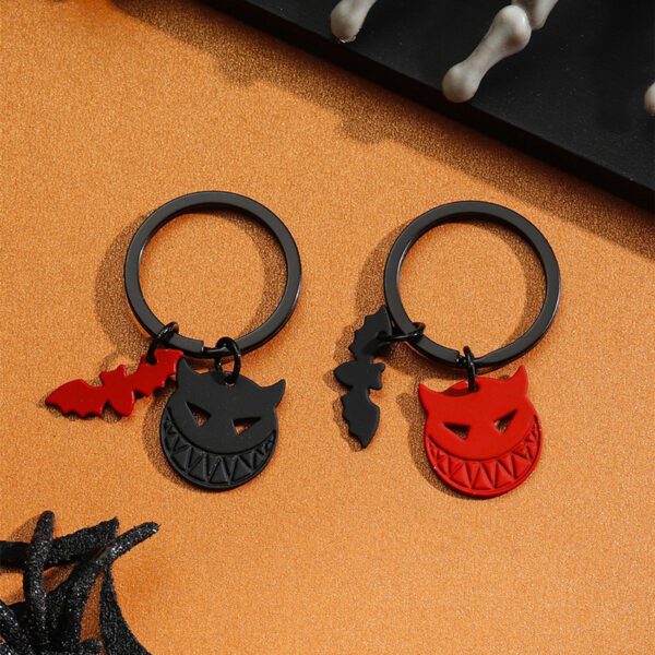 O1CN01CDe7qt1bFjkLZNUO8_2857743436-0-cib Wholesale Halloween Bat Couple Zinc Alloy Keychain