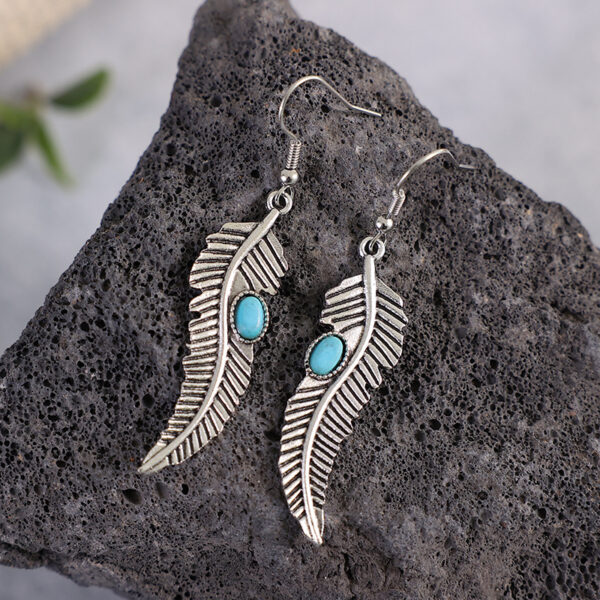 O1CN01CJQreC1qyMWfFgXl3_2206372095564-0-cib Wholesale Vintage Turquoise Feather Alloy Earrings