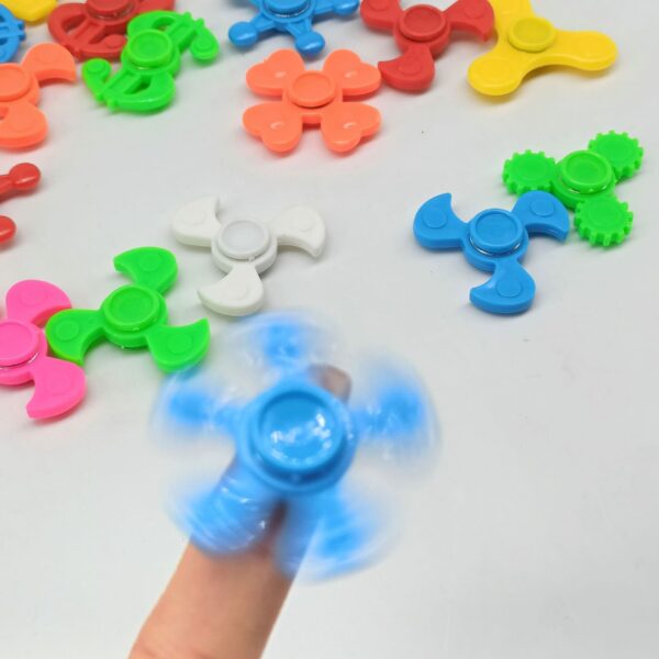 O1CN01D72uTV1pixgu895cM_4288855395-0-cib Wholesale of 4cm Plastic Mini Finger Top Toys for Children