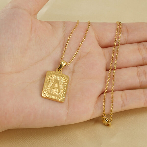 O1CN01DHMI8D1tSFYnzAvfP_2211833655900-0-cib Wholesale Brand Letter Pendant Gold Plated Necklaces
