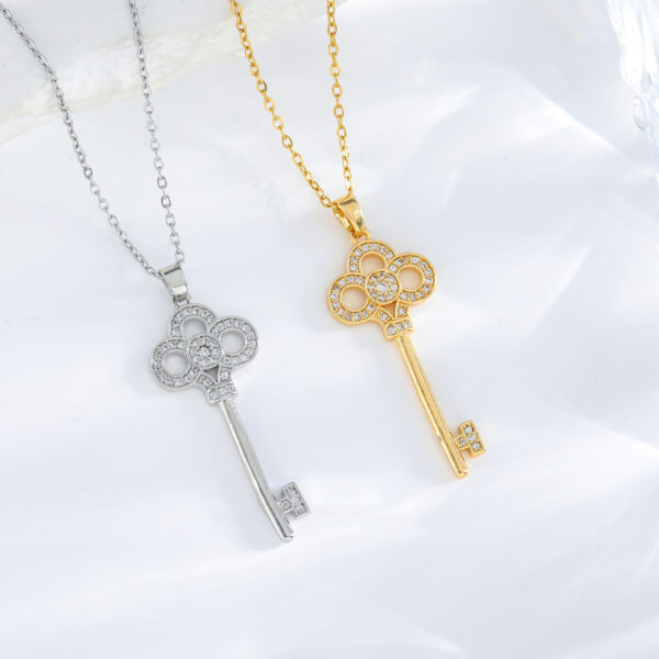 Wholesale Titanium Steel Necklace 18k Gold Heart Crown Key Pendant Clavicle Chain