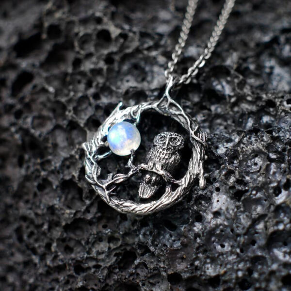 O1CN01DfwQdb1qyMOvLMoyq__2206372095564-0-cib Wholesale Gothic Moonlight Stone Alloy Pendant Necklaces