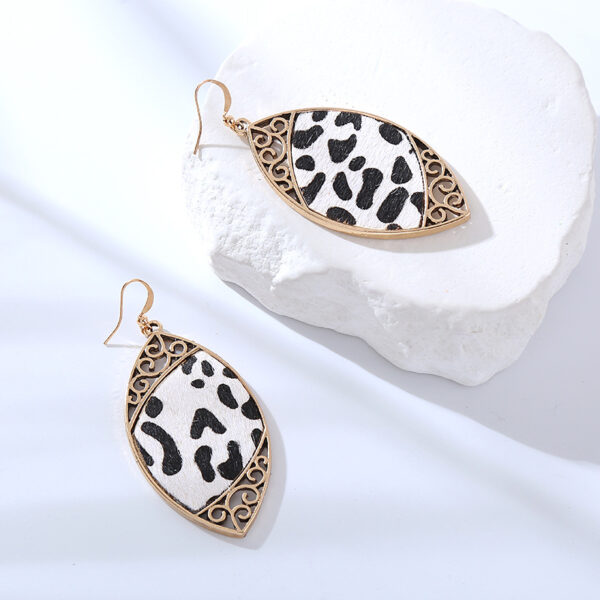 O1CN01DkNUiW2LDsVuobnm4_2206398079659-0-cib Wholesale Alloy Diamond Cow Pattern Leather Earrings