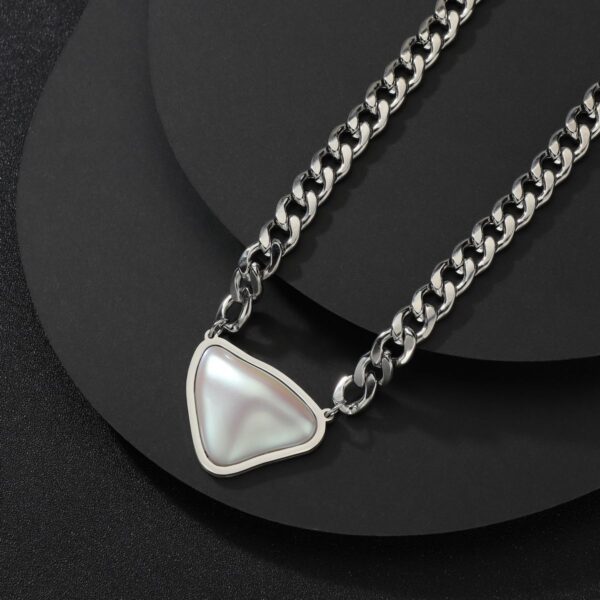 O1CN01Dx0RYH25XXSron2Gi_2525097536-0-cib Wholesale Titanium Steel Heart Shape Gemstone Pendant Clavicle Necklace