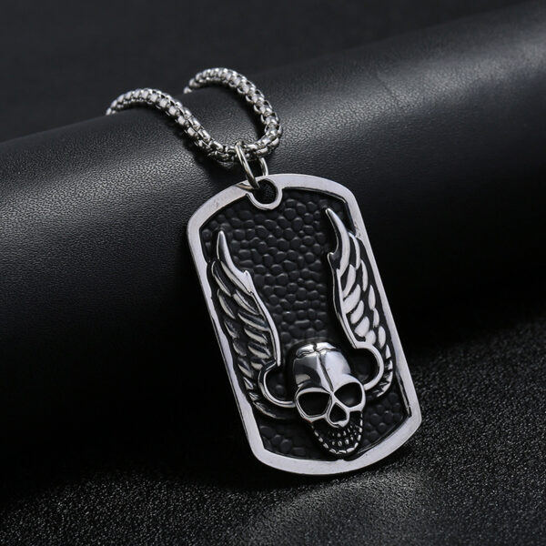 O1CN01E7Zd4P28UjvoaLGHm_2214006627936-0-cib Wholesale men's personalized titanium steel alloy dark feather brand necklace