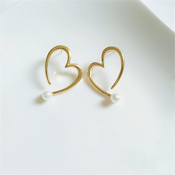 Wholesale Alloy Hollow Heart Pearl Earrings