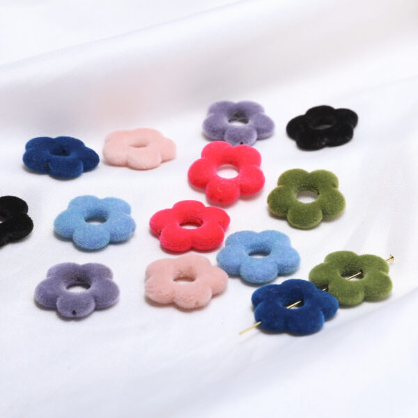 O1CN01ECSnkt1Rx7755KHBc_2200763052177-0-cib Wholesale of Retro Velvet Hollow Large Flower Bead Jewelry Materials