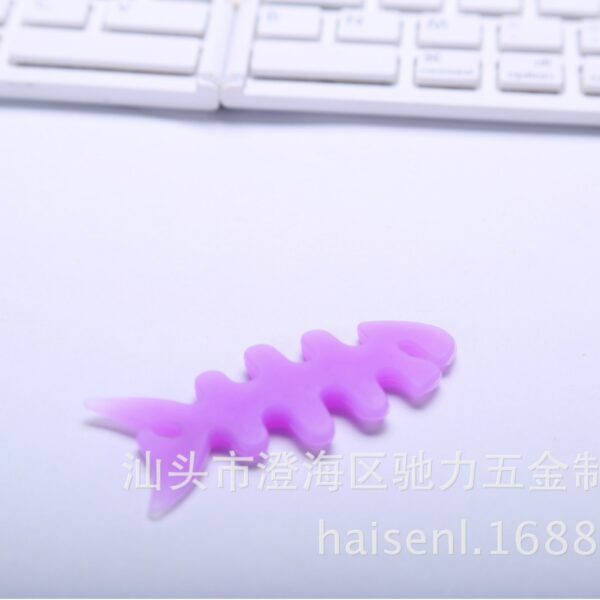 Wholesale Cartoon PVC Large/small Fishbone Earphone Splitter