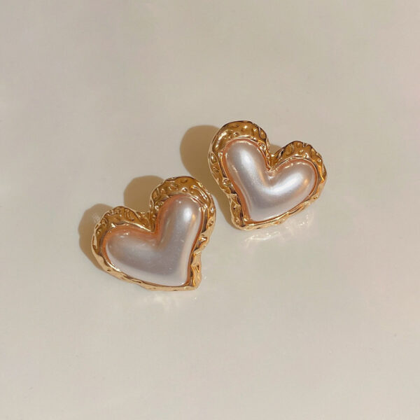 Wholesale Valentine's Day Silver Needle Fold Heart Pearl Earrings