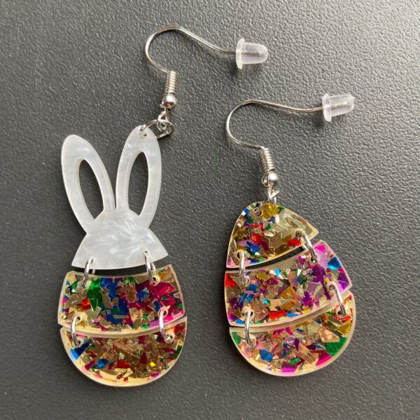 O1CN01FCRB4F1ZFcT3nTSeM_1794553165-0-cib Wholesale Easter Egg Little White Rabbit Acrylic Earrings
